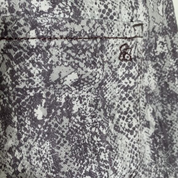 Jessica Simpson Kiss Me Super Skinny Jeans Gray Snakeskin Print Size 26 - Picture 9 of 11